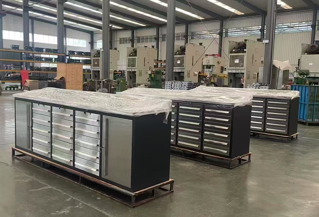 Cyjy tarnib edukalt kohandatavaid tööriistakappe